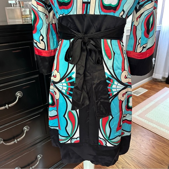 BeBe 100% Silk Graphic V-Neck Dress Size Small - Picture 9 of 16